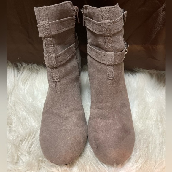 PRICE REDUCED! - Pink Suede Black Heel Strappy Ankle Boots Size 6 Women’s US - Picture 7 of 8